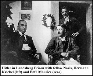 Hitler i fengsel i 1924. Staten lot han sone som ein helt.
